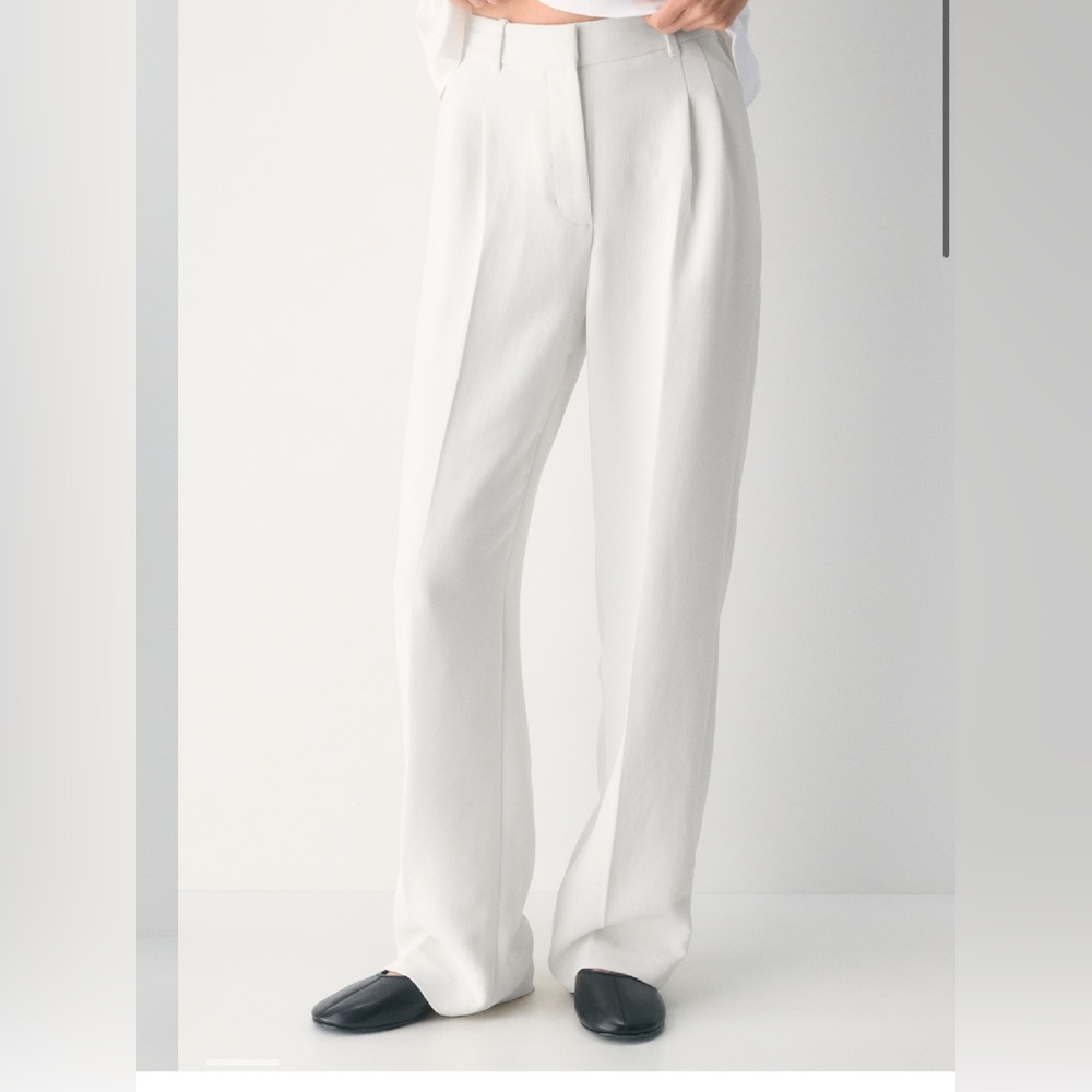 Aritzia Effortless Pant in white crepette